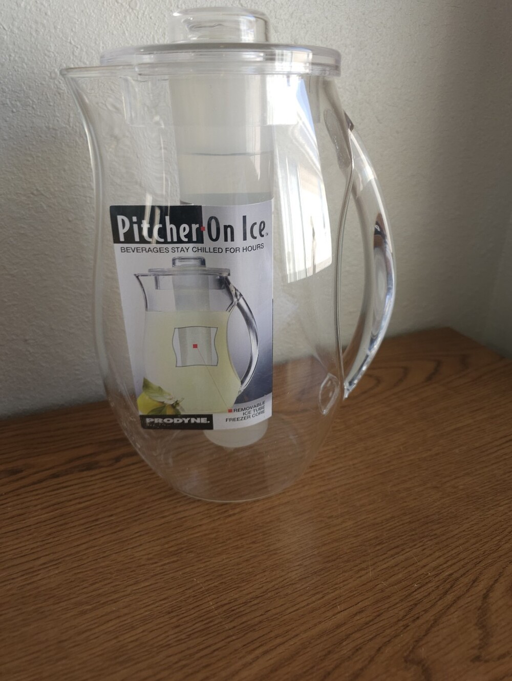 Prodyne Pitcher On Ice 2.5 Quarts Crystal Clear Acrylic Pitcher NEW Out Of Box